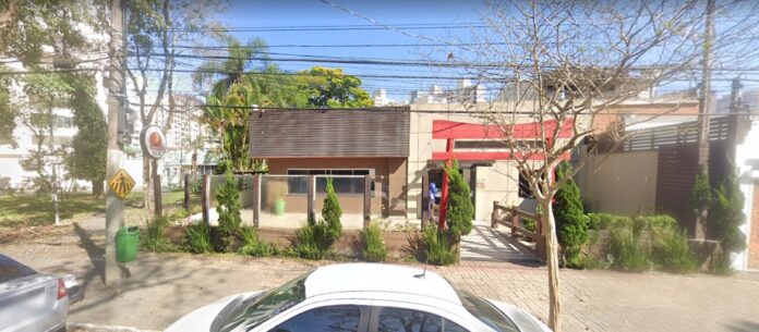 Homem é preso após furtar telefone e monitor de computador de restaurante japonês na zona oeste de São José Homem é preso após furtar telefone e monitor de computador de restaurante japonês na zona oeste de São José