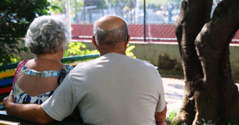 Casos de HIV vêm aumentando na população idosa