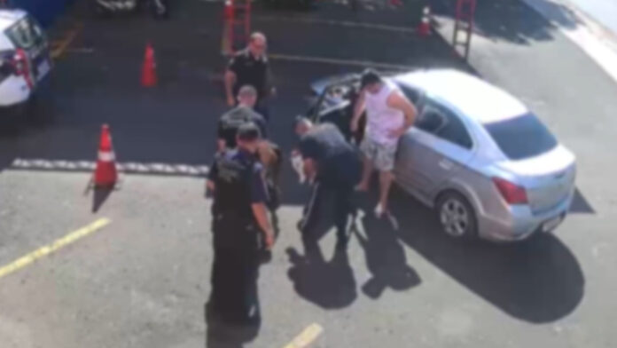 Guarda salva bebê de 2 meses que estava engasgado; veja vídeo