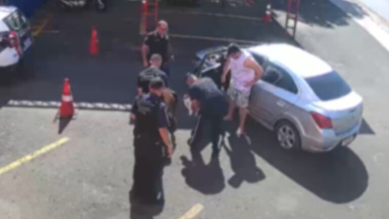 Guarda salva bebê de 2 meses que estava engasgado; veja vídeo