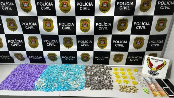 Além dos entorpecentes, também foram confiscados R$ 280 em dinheiro e seis celulares. Estima-se que o prejuízo ao tráfico ultrapasse R$ 200 mil.