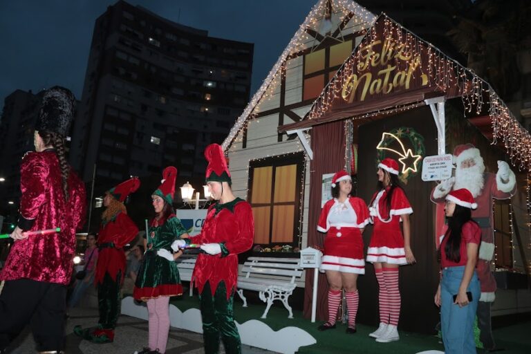 Casa do Papai Noel já recebe visitantes no Gonzaga, em Santos