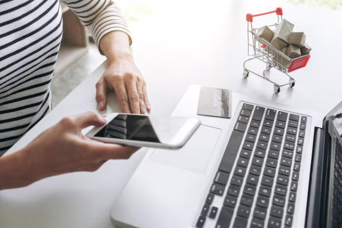 Especialista em Cibersegurança dá dicas de como evitar golpes em compras online de Natal