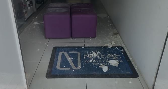 Criminosos invadem lojas pelo telhado e fazem arrastão