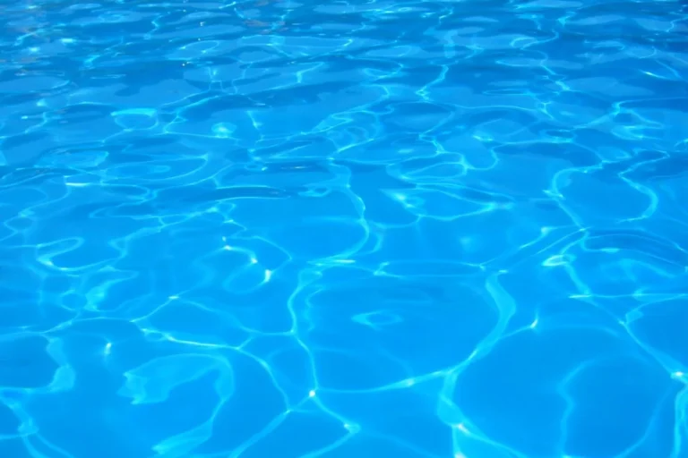 Menino de 3 anos se afoga em piscina e sobrevive após ser reanimado por 35 minutos em Bertioga