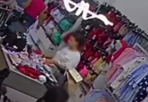 Mulher furta calcinhas em loja de centro de Cubatão e foge; VÍDEO
