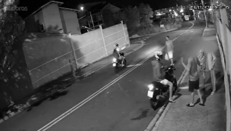 Jovens são assaltados no meio da rua em Campinas