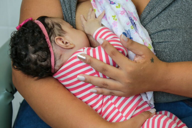 Praia Grande realiza coleta de leite materno para combate à mortalidade infantil