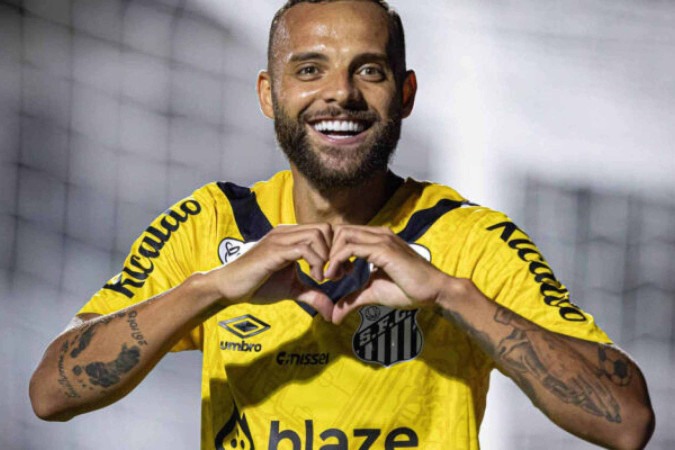 Em crise, Santos volta a ter atacante responsável por 30% dos gols no ano