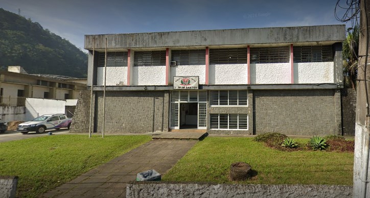 Gerente abaixa a calça e mostra ereção à funcionária de farmácia em Santos