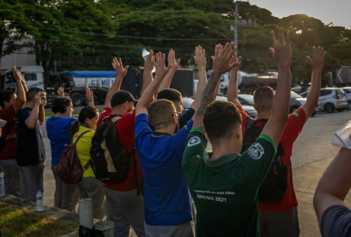 Trabalhadores da Eaton, em São José, declaram greve por 24 horas