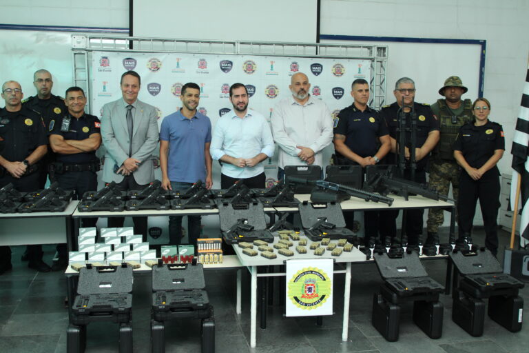 GCM de São Vicente é reforçada com novo armamento e entrega de coletes balísticos