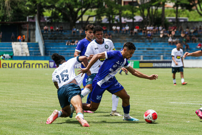 Taubaté enfrenta Goiás em busca da classificação para a próxima fase da Copinha