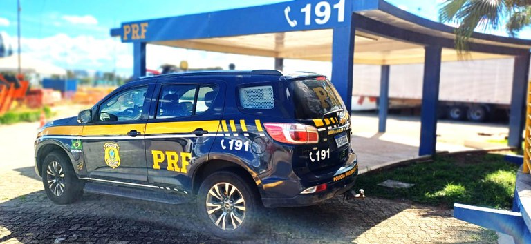 Menina de 11 anos é esquecida em lanchonete na Dutra em Jacareí; PRF resgatou a criança