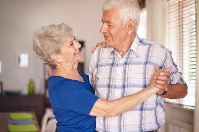 Shopping de São Vicente promove baile para a melhor idade neste sábado