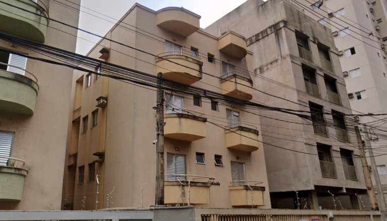 Mulher não concorda com o término de relacionamento e ateia fogo em colchão de apartamento na zona Sul