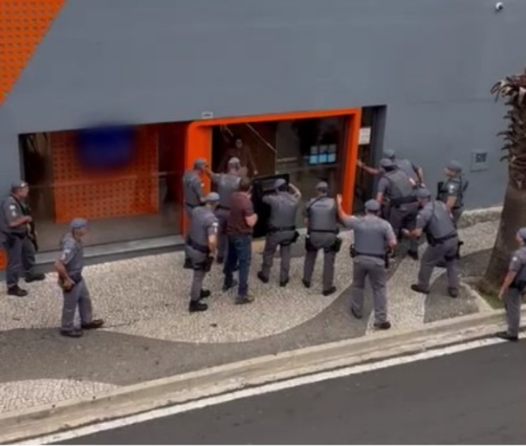 PM de SP prende quadrilha e liberta reféns após tentativa de roubo a banco no interior