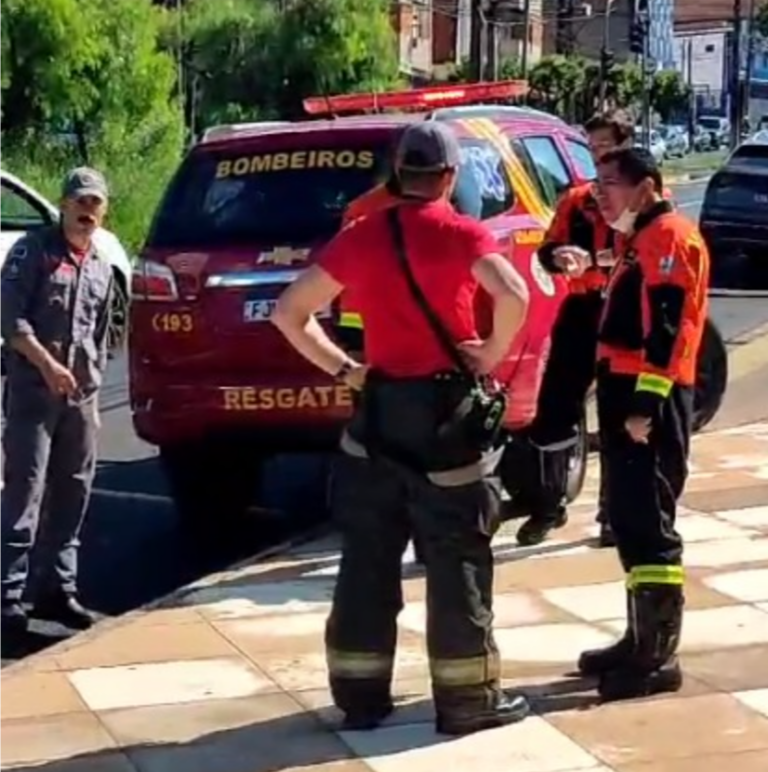 Após suposta explosão de ar-condicionado, princípio de incêndio atinge sala comercial e três são socorridos