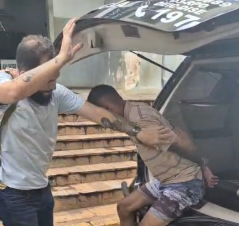 No Parque Ribeirão, homem é preso em flagrante por posse irregular de arma de fogo; dois revólveres foram apreendidos