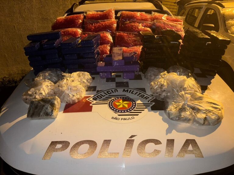 Polícia Militar invade 'casa bomba' e apreende 115 kg de drogas em Taubaté; uma mulher foi presa