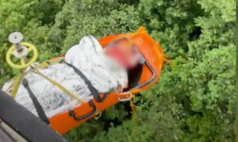 Homem é atingido por pedra durante trilha e é resgatado por helicóptero águia em Cubatão