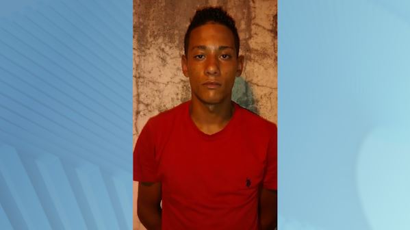 Homem morre baleado no meio da rua; veja o momento do crime