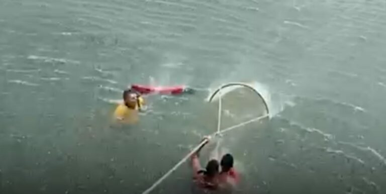 Homem foge de PS e é resgatado dentro do mar em surto psicótico em Guarujá; VÍDEO