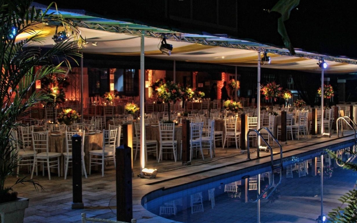 Festa Tropical do Clube dos Ingleses & Caiçara: o Carnaval começa aqui!