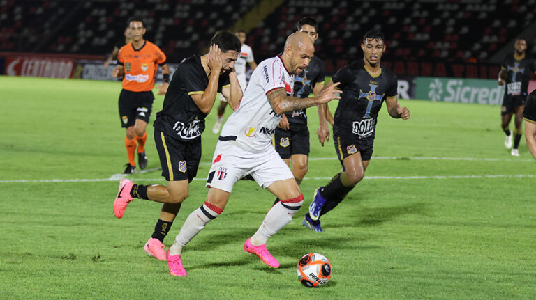 Botafogo cria várias chances de gol, mas empata com o Água Santa
