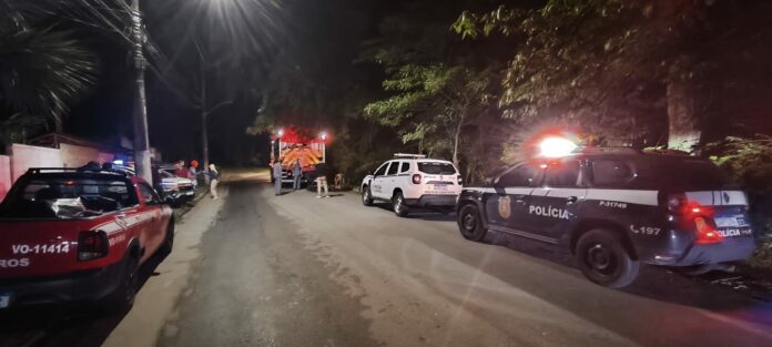 Homem morre após cair de ribanceira em Caraguatatuba; Polícia investiga Homem morre após cair de ribanceira em Caraguatatuba; Polícia investiga