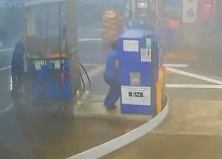 Vendaval derruba cobertura de posto de combustível na região