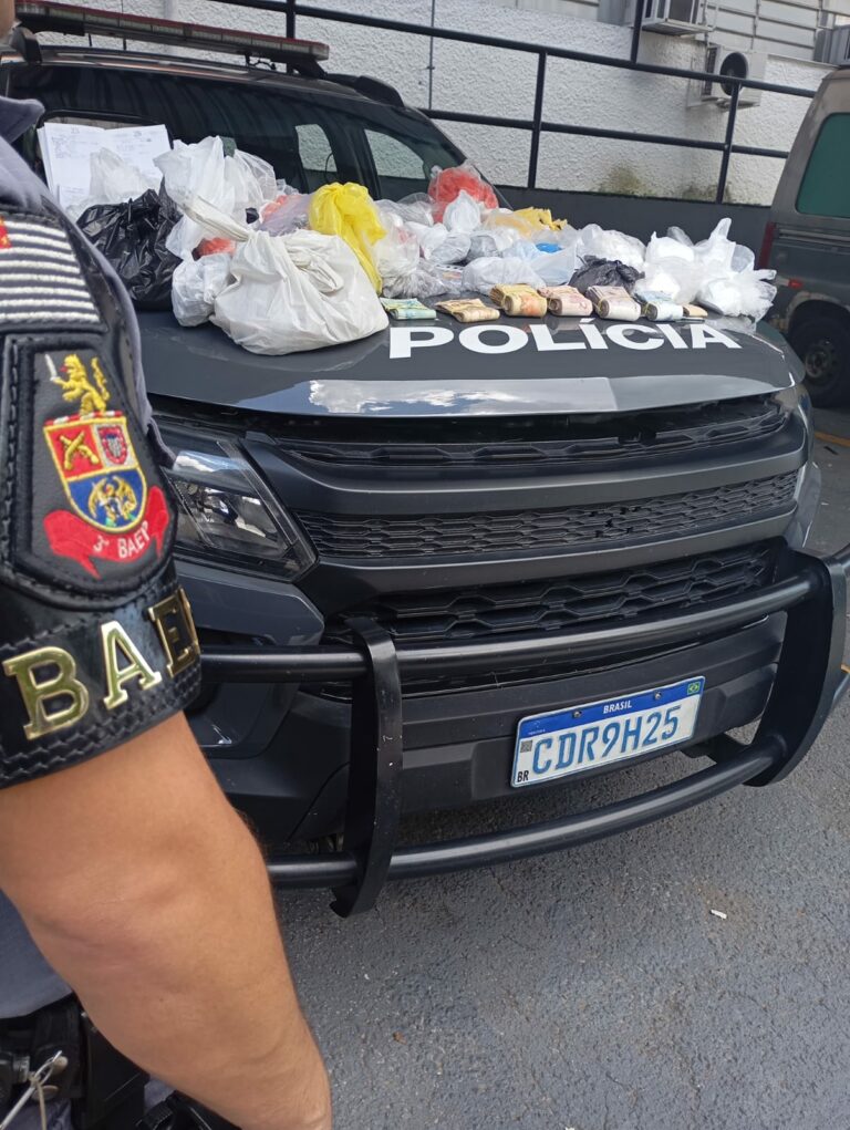 Trio é preso com mais de 9 mil porções de droga em São José