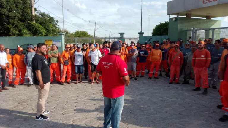 Greve dos coletores de lixo de Jacareí entra no 4º dia