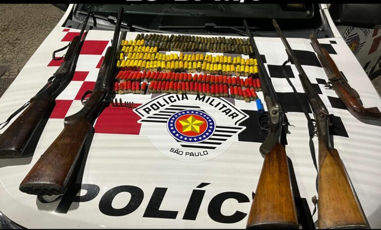 Homem é preso com cinco espingardas em Guaratinguetá