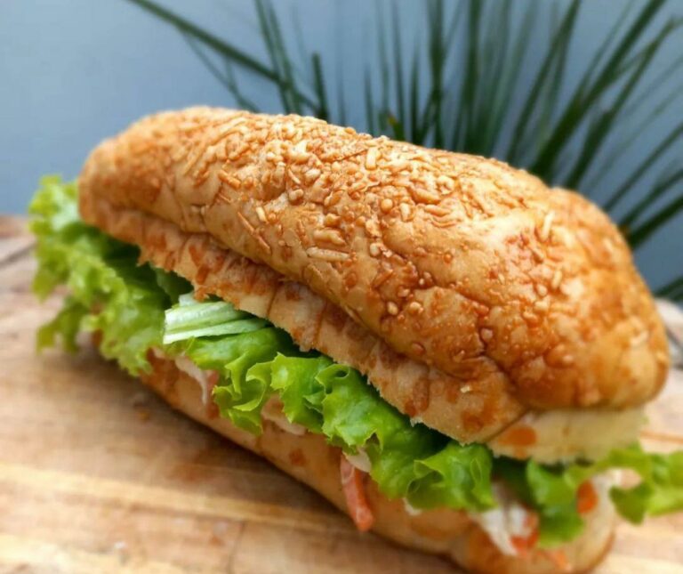 Deliciosa e prática: aprenda a fazer uma baguete de salpicão