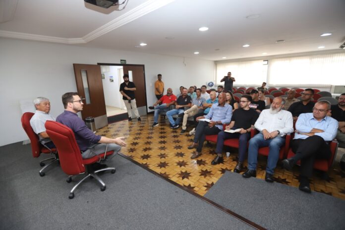 Prefeitura e Sindicato fazem acordo para evitar novas greves na coleta de lixo em Jacareí Prefeitura e Sindicato fazem acordo para evitar novas greves na coleta de lixo em Jacareí