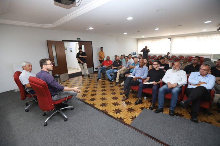 Prefeitura e Sindicato fazem acordo para evitar novas greves na coleta de lixo em Jacareí