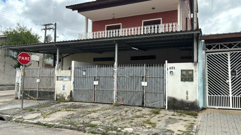 Mulher é encontrada morta em casa na zona sul de São José; polícia suspeita de feminicídio
