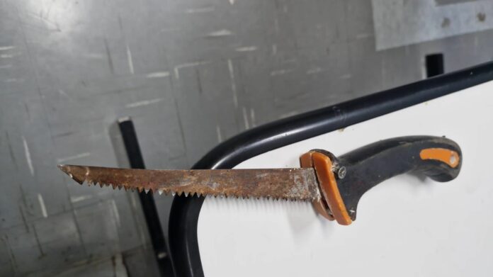 Homem é esfaqueado no pescoço durante tentativa de assalto em Campinas