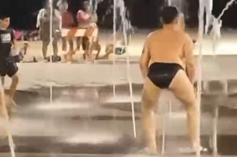 Homem faz atos obscenos em fonte para as crianças  e revolta moradores em cidade do litoral; VÍDEO