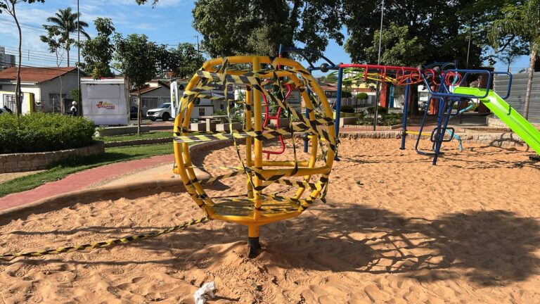 Criança de 2 anos prende o dedo em brinquedo de praça pública