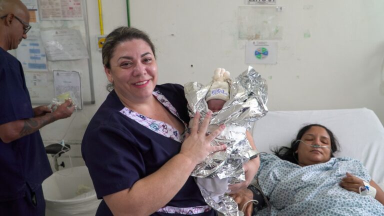 Paciente dá à luz ao chegar à UPA Rodoviária no Guarujá