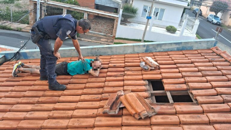 Homem é preso após furtar fios em casa abandonada