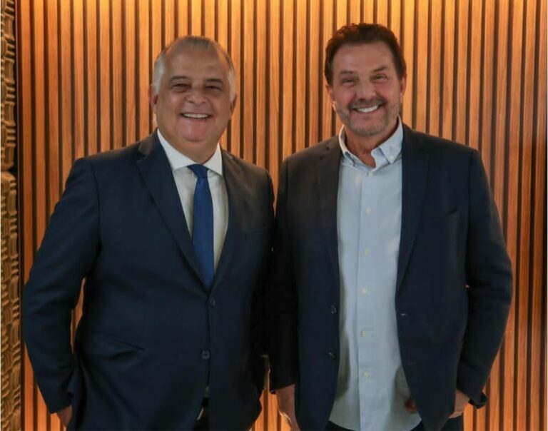 Prefeito de Praia Grande, Alberto Mourão, e ministro do MEMP, Márcio França, participam de jornais da TV Thathi Band Litoral