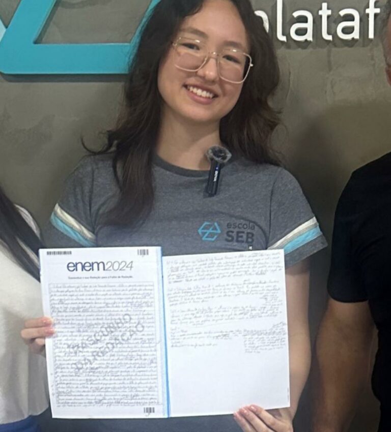 Aluna da Escola THATHI AZ, em Araçatuba, é a única de SP a tirar nota 1000 na redação do Enem