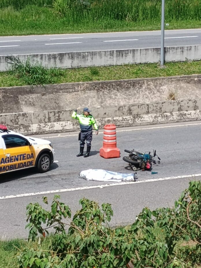 Motociclista sofre mal súbito e morre na avenida Mario Covas, em São José