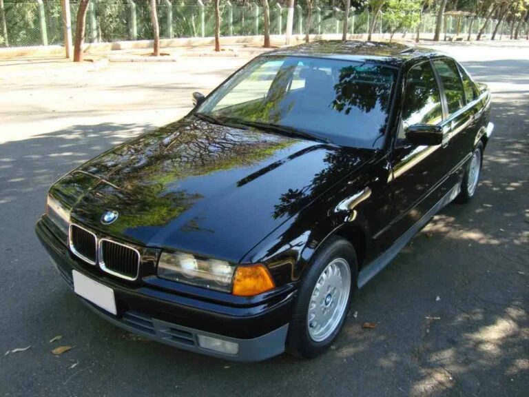 BMW capota em rodovia de Ribeirão Preto e motorista de 33 anos sofre amputação dos dois pés