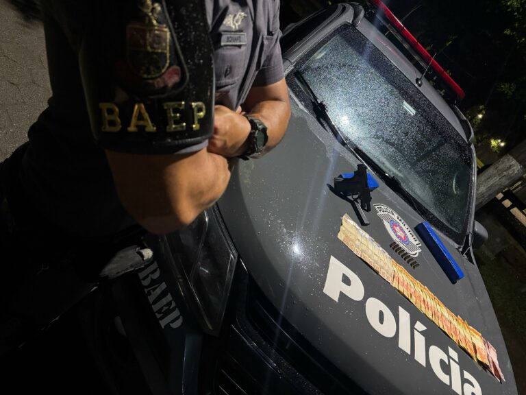 Quarteto é preso com mais de 1 kg de drogas e arma de fogo em Caraguatatuba