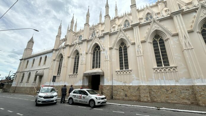 Igreja Santa Teresinha, em Taubaté, é invadida e tem dinheiro furtado Igreja Santa Teresinha, em Taubaté, é invadida e tem dinheiro furtado