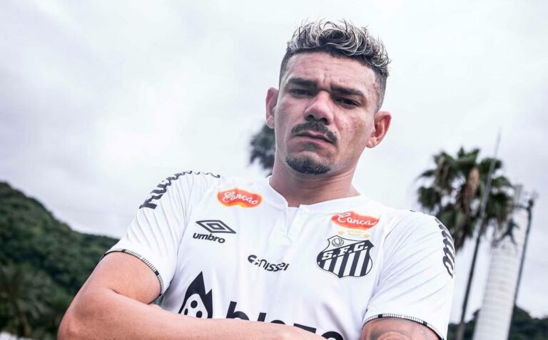 Santos Futebol Clube anuncia Tiquinho Soares, ex-Botafogo, como novo reforço
